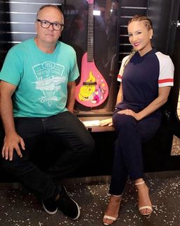 Claudia Leitte feet photo thumbnail