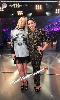 Claudia Leitte feet photo thumbnail
