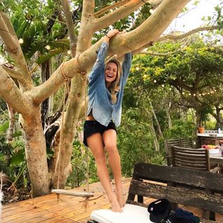 Claudia Leitte feet photo thumbnail