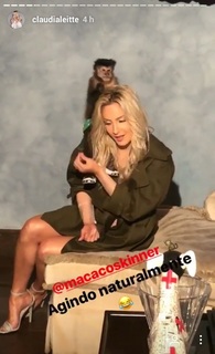 Claudia Leitte feet photo thumbnail