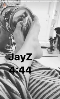 Claudia Leitte feet photo thumbnail
