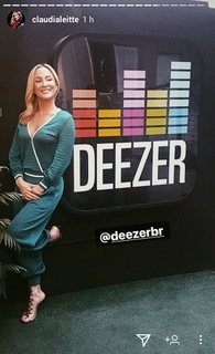 Claudia Leitte feet photo thumbnail