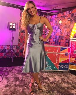 Claudia Leitte feet photo thumbnail