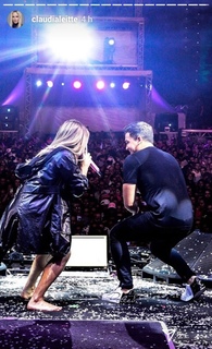 Claudia Leitte feet photo thumbnail