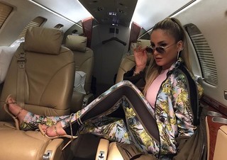 Claudia Leitte feet photo thumbnail