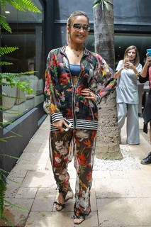 Claudia Leitte feet photo thumbnail