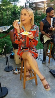 Claudia Leitte feet photo thumbnail