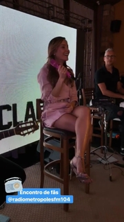 Claudia Leitte feet photo thumbnail