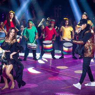 Claudia Leitte feet photo thumbnail