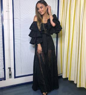 Claudia Leitte feet photo thumbnail