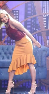 Claudia Leitte feet photo thumbnail