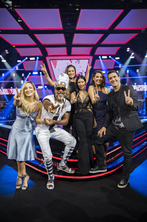 Claudia Leitte feet photo thumbnail