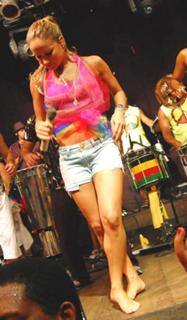Claudia Leitte feet photo thumbnail