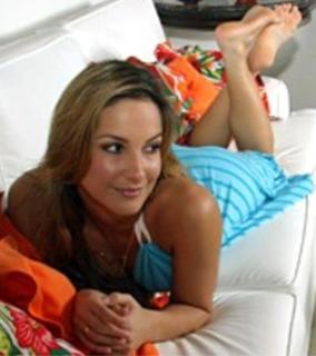 Claudia Leitte feet photo thumbnail