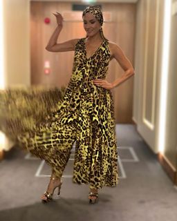 Claudia Leitte feet photo thumbnail