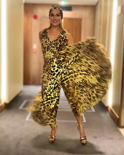 Claudia Leitte feet photo thumbnail