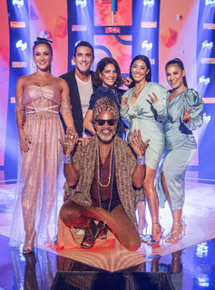 Claudia Leitte feet photo thumbnail