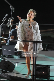 Claudia Leitte feet photo thumbnail