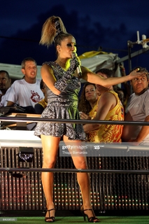 Claudia Leitte feet photo thumbnail