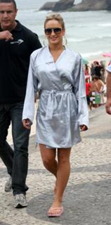 Claudia Leitte feet photo thumbnail