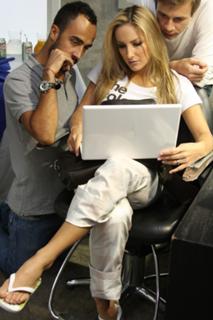 Claudia Leitte feet photo thumbnail