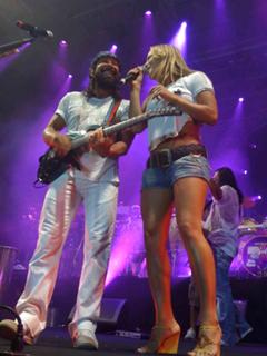 Claudia Leitte feet photo thumbnail
