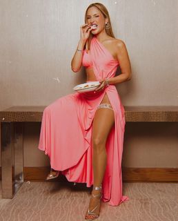 Claudia Leitte feet photo thumbnail