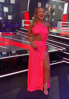 Claudia Leitte feet photo thumbnail