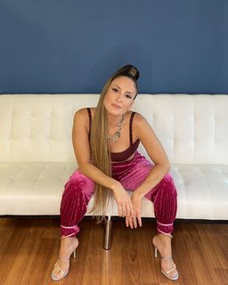 Claudia Leitte feet photo thumbnail