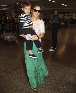 Claudia Leitte feet photo thumbnail