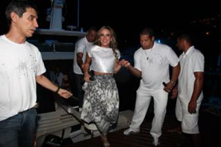 Claudia Leitte feet photo thumbnail