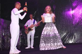Claudia Leitte feet photo thumbnail
