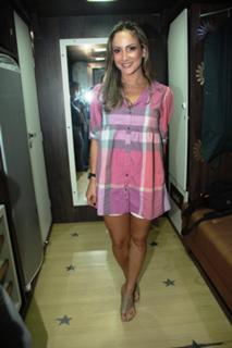 Claudia Leitte feet photo thumbnail
