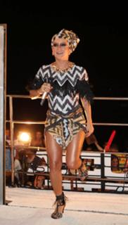 Claudia Leitte feet photo thumbnail