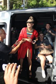Claudia Leitte feet photo thumbnail