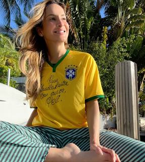 Claudia Leitte feet photo thumbnail