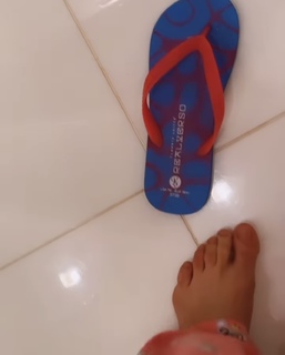 Claudia Leitte feet photo thumbnail