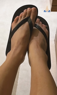 Claudia Leitte feet photo thumbnail