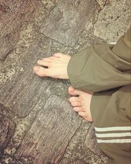 Claudia Leitte feet photo thumbnail
