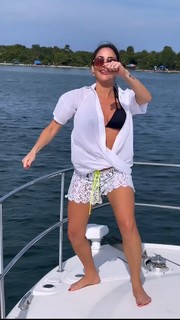 Claudia Leitte feet photo thumbnail