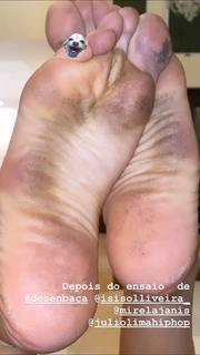 Claudia Leitte feet photo thumbnail