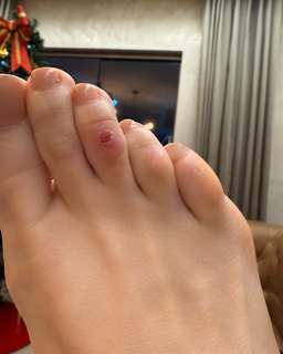 Claudia Leitte feet photo thumbnail