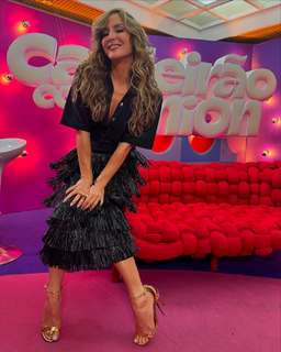 Claudia Leitte feet photo thumbnail