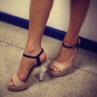 Claudia Leitte feet photo thumbnail