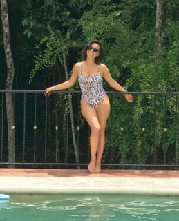 Claudia Lizaldi feet photo thumbnail