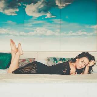 Claudia Lizaldi feet photo thumbnail