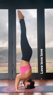 Claudia Lizaldi feet photo thumbnail