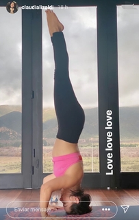 Claudia Lizaldi feet photo thumbnail