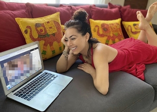 Claudia Lizaldi feet photo thumbnail