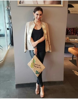 Claudia Lizaldi feet photo thumbnail